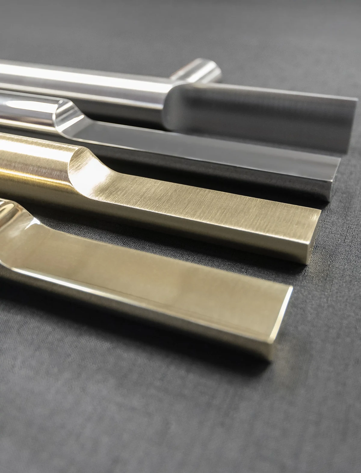 canoe-style-elevator-handrails-in-brass-and-stainless-steel-3