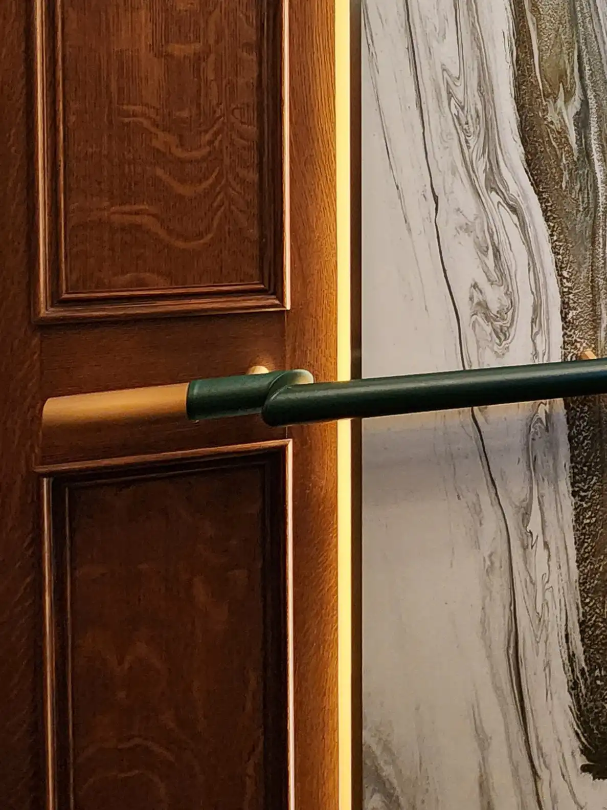 leather-elevator-handrail