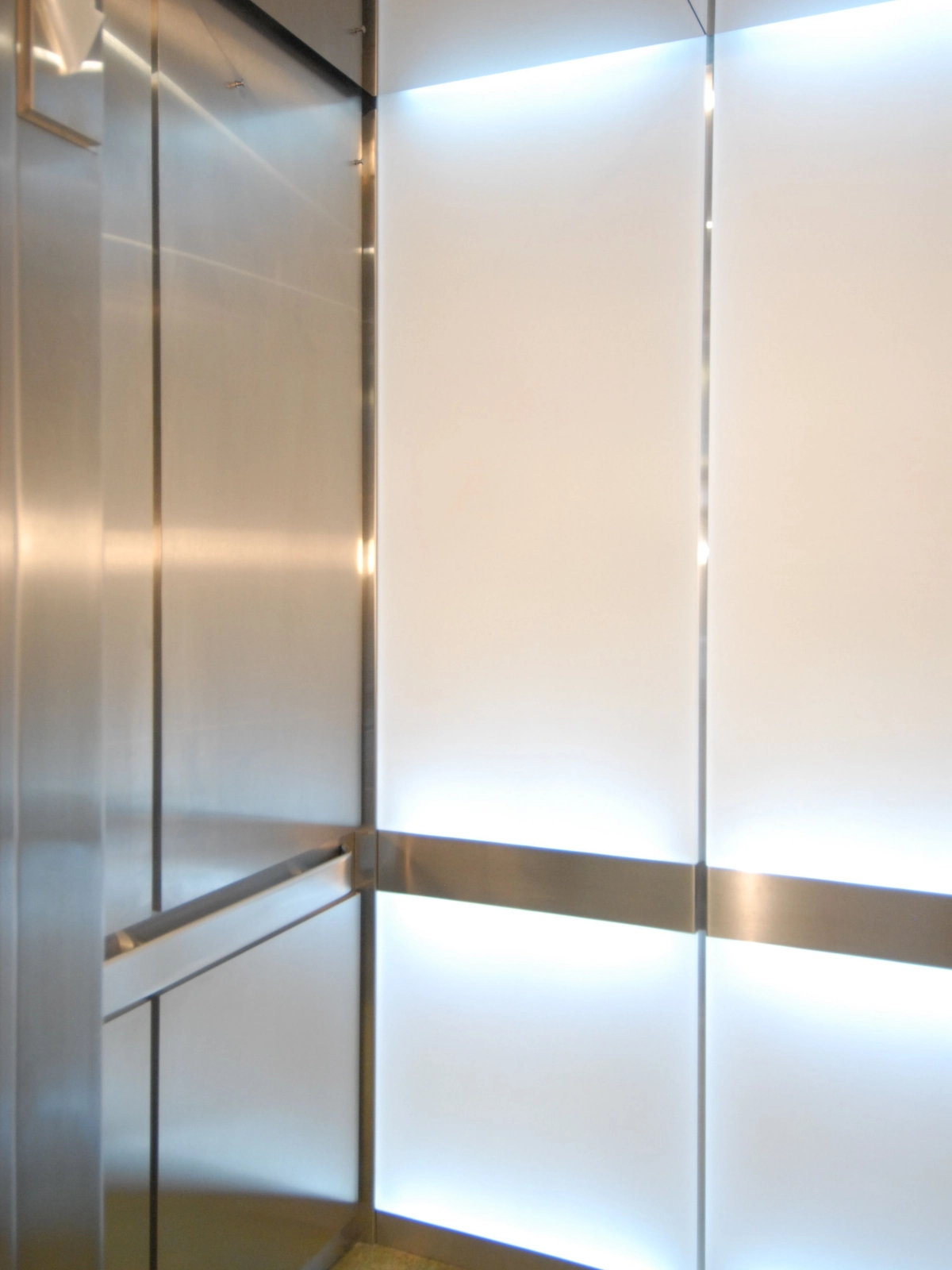 berlin-series-luxury-elevator-interior-design-edgelit-white-glass-4