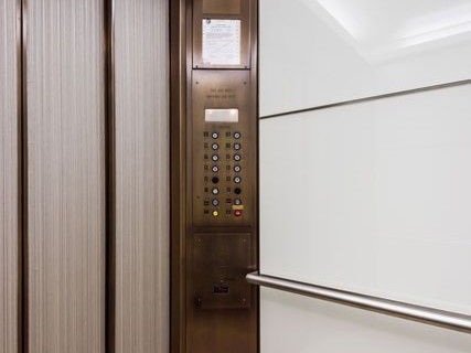 boston-series-elevator-interior-backpainted-white-glass-bronze-surrounds-6-d-m