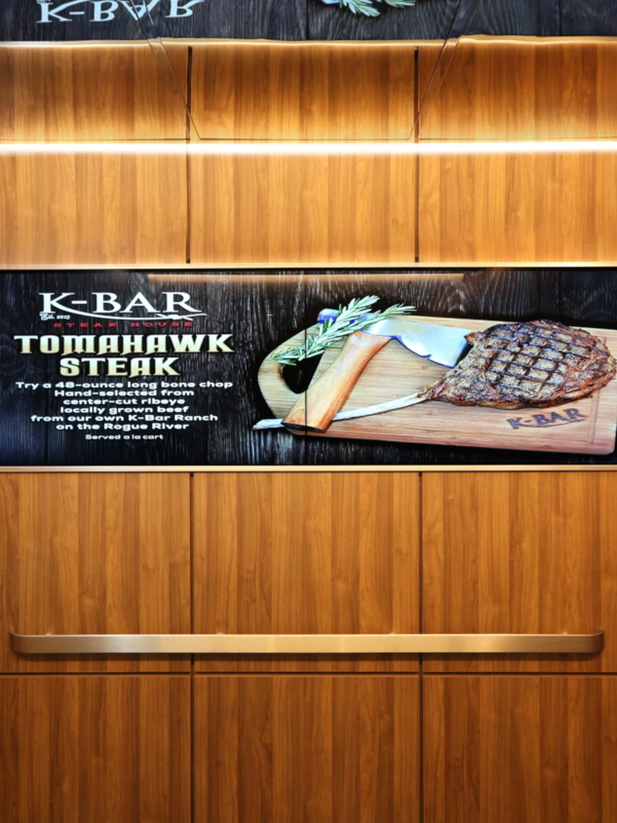 portland-series-elevator-interior-laminate-and-samsung-displays-1